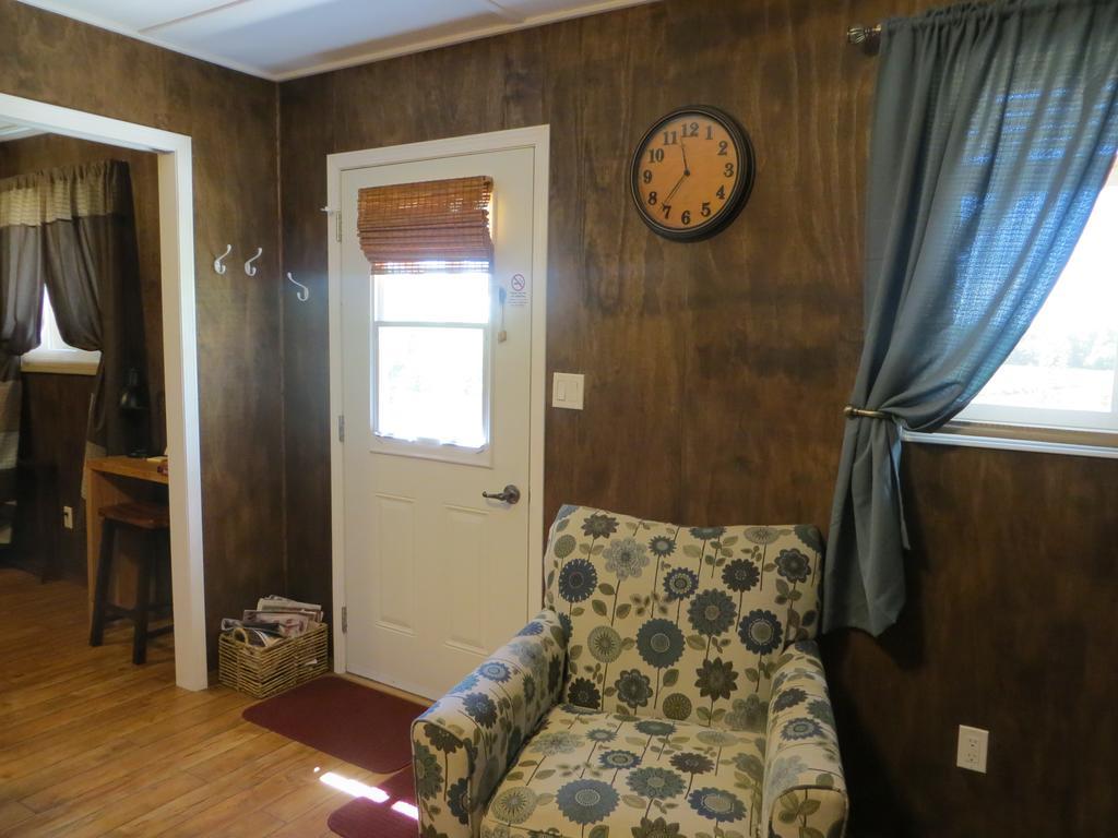 Orchard View Bed And Breakfast Moose Jaw Exterior photo