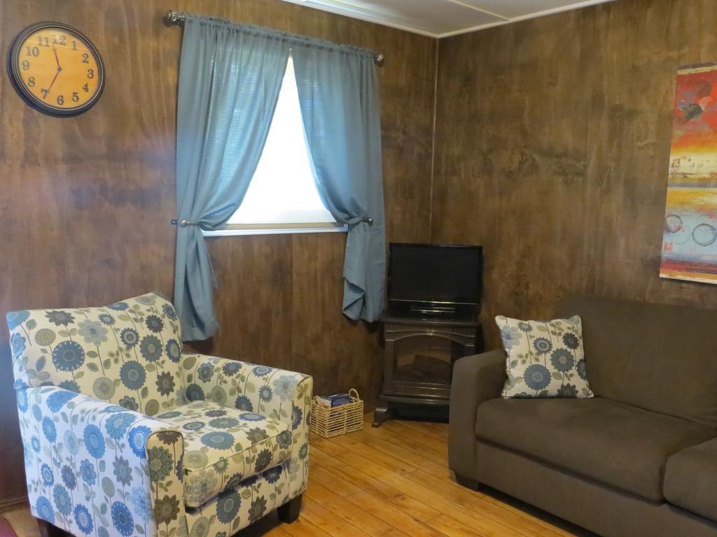 Orchard View Bed And Breakfast Moose Jaw Exterior photo