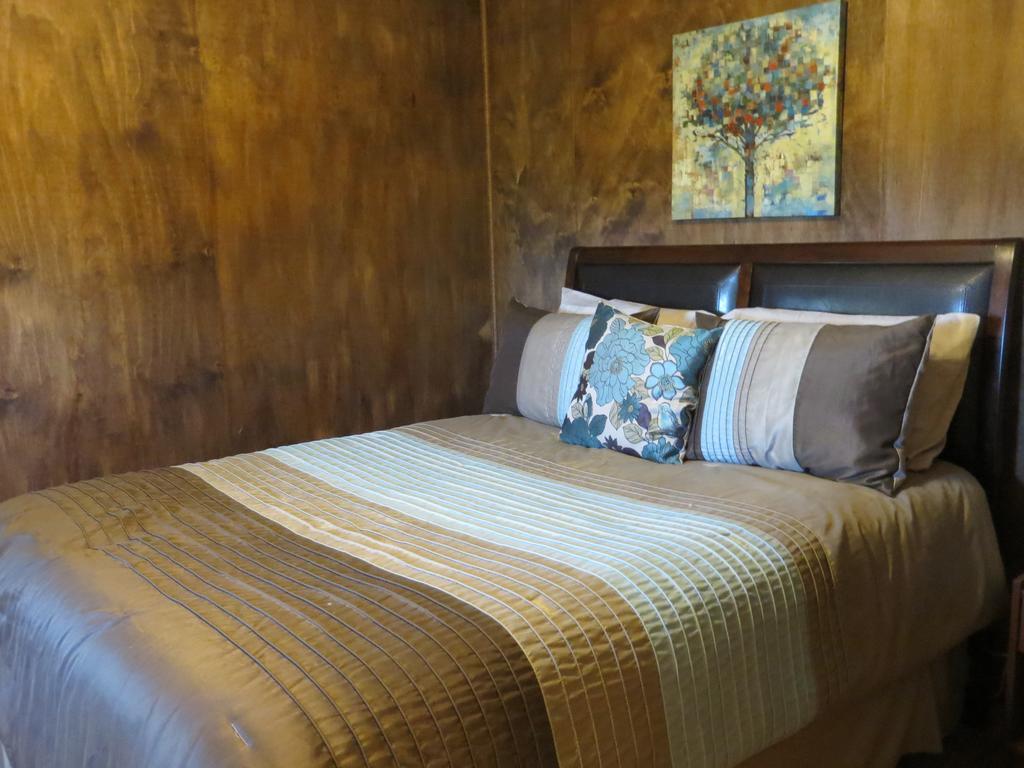 Orchard View Bed And Breakfast Moose Jaw Exterior photo