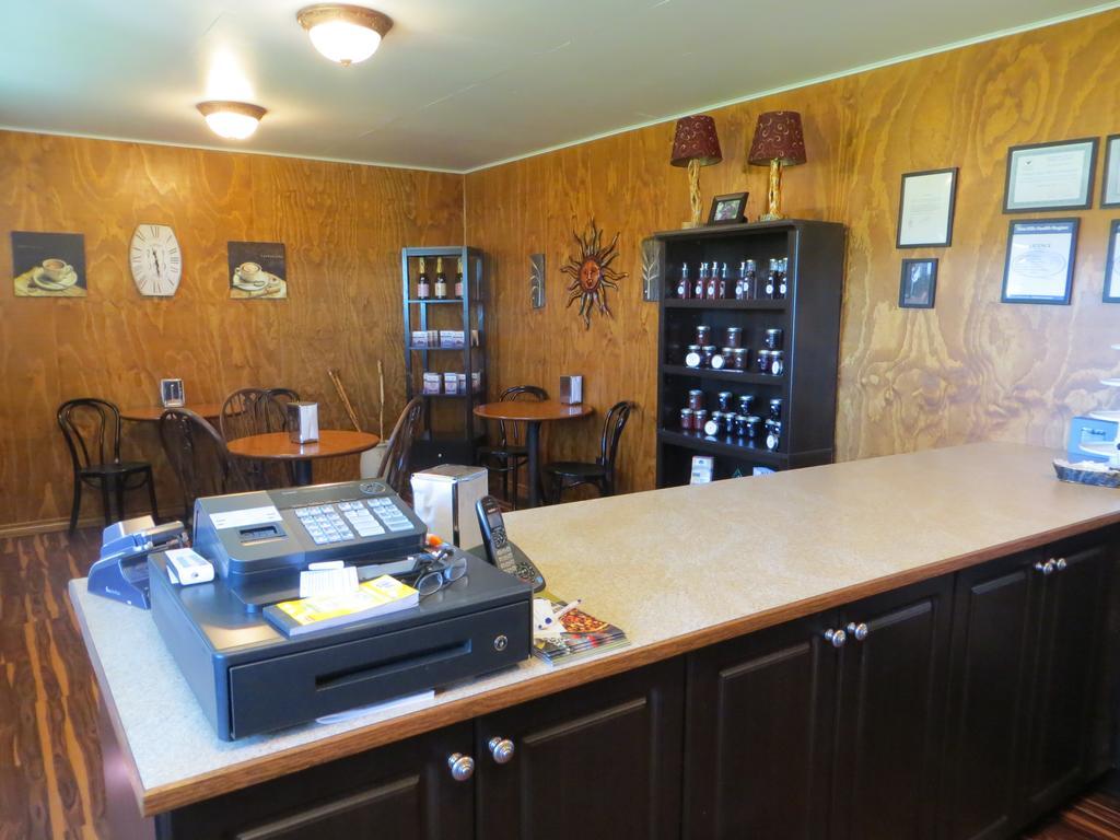 Orchard View Bed And Breakfast Moose Jaw Exterior photo