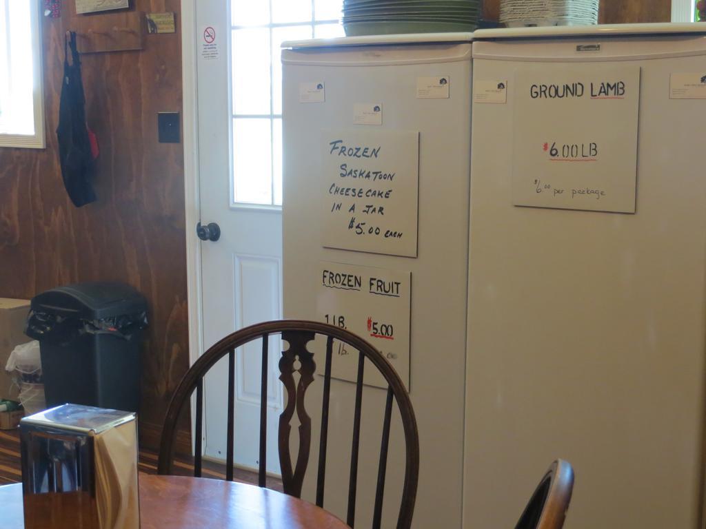 Orchard View Bed And Breakfast Moose Jaw Exterior photo