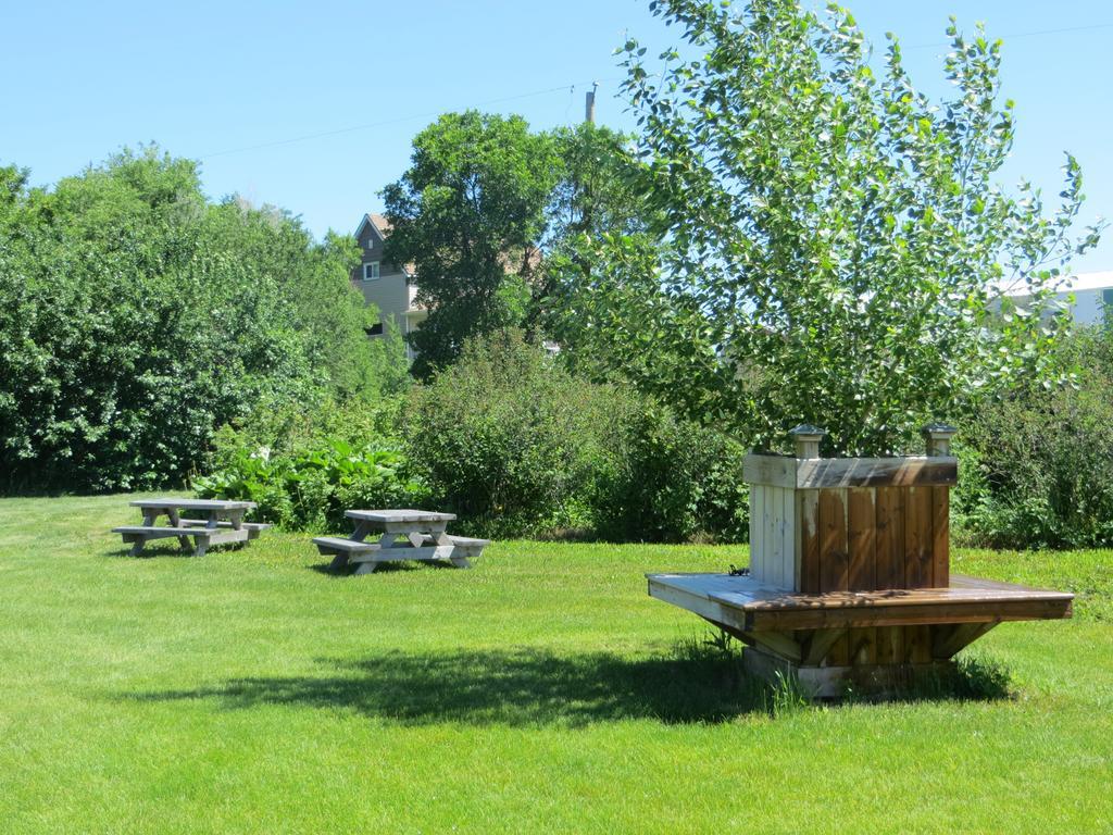 Orchard View Bed And Breakfast Moose Jaw Exterior photo