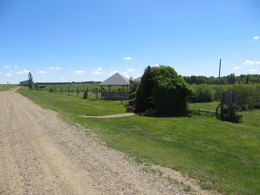 Orchard View Bed And Breakfast Moose Jaw Exterior photo